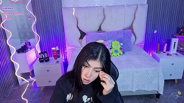 MAIILY TAY online show from February 6, 2026, 12:08 pm