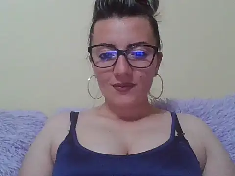 blondinaali online show from October 26, 2025, 3:18 pm