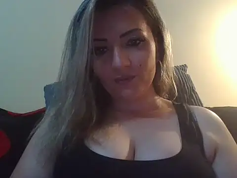 blondinaali online show from October 31, 2025, 3:02 pm