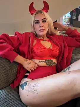 MissyLxox online show from October 31, 2025, 11:44 am