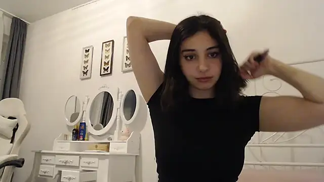bellefleurrr online show from May 4, 2026, 7:54 pm