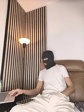 findomhot online show from December 4, 2025, 8:06 pm