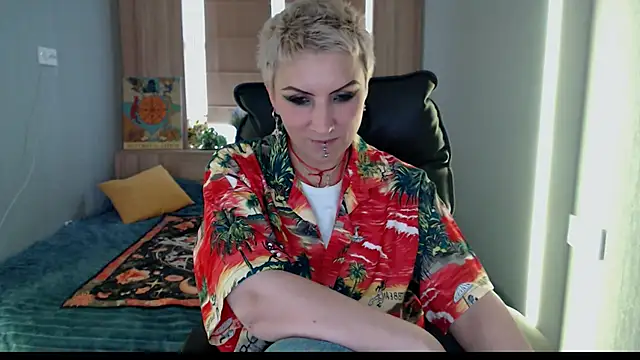 Snapshot of Sweet-n-Strong chatting on June 19, 2026, 5:12 am Sweet-n-Strong online show from June 19, 2026, 5:12 am