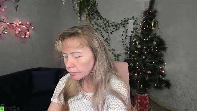 Carla Vogue online show from December 16, 2025, 2:16 am