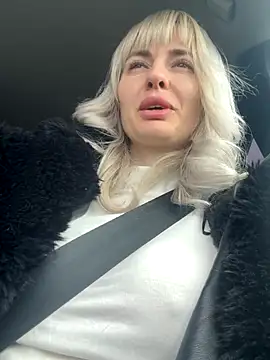 blondegirlx online show from November 12, 2025, 9:42 am