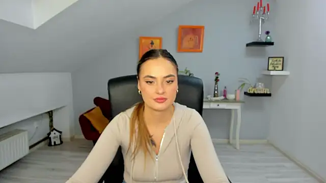 Snapshot of SerenLys chatting on November 9, 2025, 8:40 pm SerenLys online show from November 9, 2025, 8:40 pm