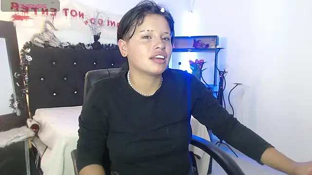 Snapshot of Thalia_honey chatting on October 28, 2025, 4:27 am Thalia honey online show from October 28, 2025, 4:27 am