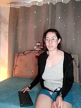 eva delight  online show from November 17, 2025, 11:38 am