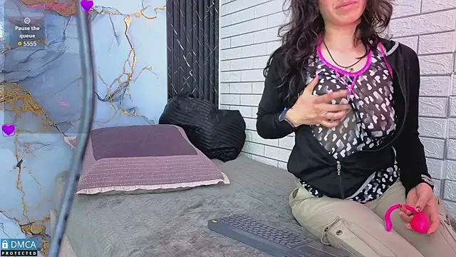 eva delight  online show from March 27, 2026, 12:05 pm