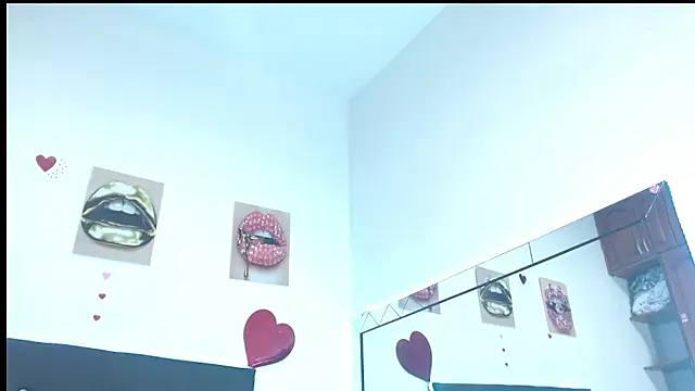 antonella pink2 online show from February 11, 2026, 1:05 pm