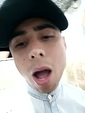 Snapshot of robinhd1234 chatting on January 10, 2026, 12:12 am robinhd1234 online show from January 10, 2026, 12:12 am