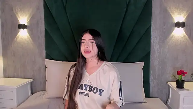 EmiliClarke online show from March 2, 2026, 12:23 pm