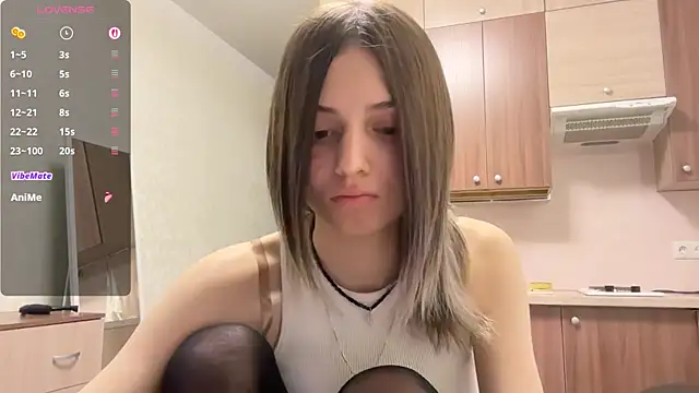 AidaGloshen online show from December 3, 2025, 1:42 pm