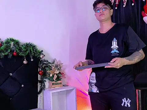 Snapshot of zarek_boston chatting on December 4, 2025, 4:33 am zarek boston online show from December 4, 2025, 4:33 am