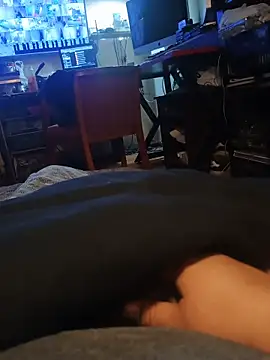 Snapshot of Piope1984 chatting on October 31, 2025, 10:22 pm Piope1984 online show from October 31, 2025, 10:22 pm