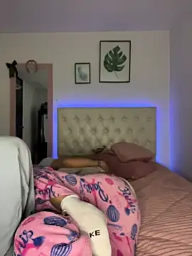 BIJOU SECRET online show from April 11, 2026, 5:01 am