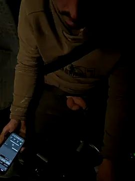 davi73d online show from November 4, 2025, 5:01 pm