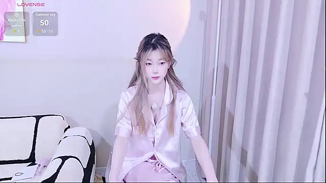 xiaoxi---n online show from November 12, 2025, 9:42 am