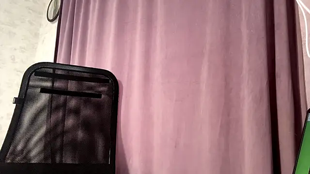 AliceStacy online show from October 31, 2025, 9:21 am