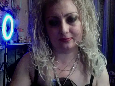 xHot Amazonq online show from October 26, 2025, 6:14 pm