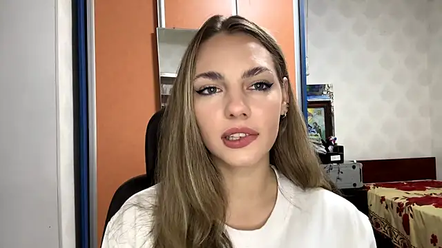 IlanaLafferty online show from November 15, 2025, 7:43 pm