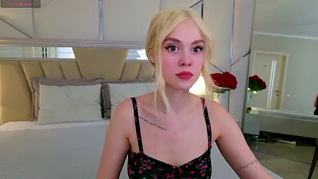 Snapshot of Rose_Masson chatting on February 3, 2026, 5:38 am Rose Masson online show from February 3, 2026, 5:38 am