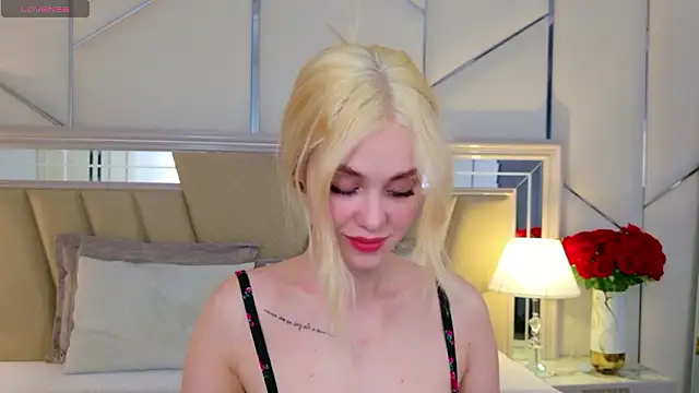 Snapshot of Rose_Masson chatting on February 3, 2026, 6:40 am Rose Masson online show from February 3, 2026, 6:40 am