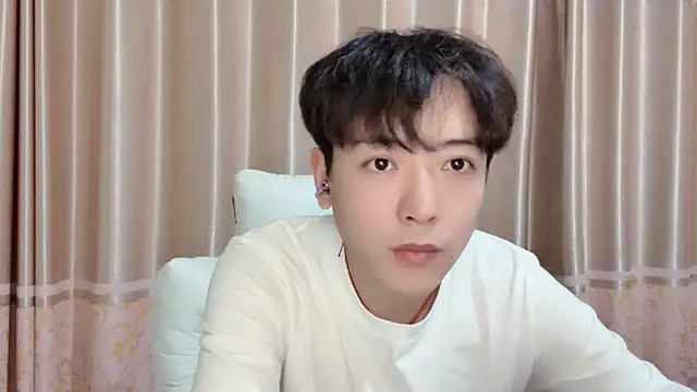 Snapshot of xiaoxiao1025 chatting on October 31, 2025, 1:23 pm xiaoxiao1025 online show from October 31, 2025, 1:23 pm