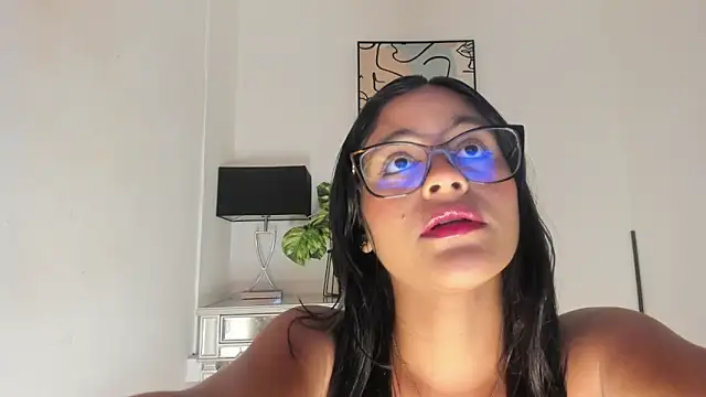 lizzakennedy online show from May 20, 2026, 1:28 pm