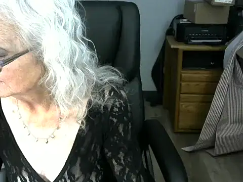 JoleneDelacroix online show from December 19, 2025, 4:25 pm