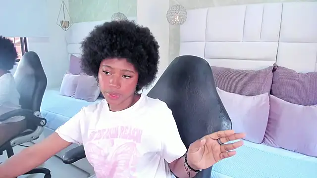 violeta ruizz online show from November 18, 2025, 5:39 pm