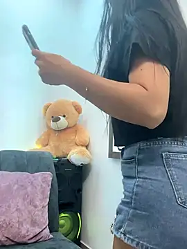 Snapshot of Chikihot69 chatting on November 6, 2025, 3:40 am Chikihot69 online show from November 6, 2025, 3:40 am