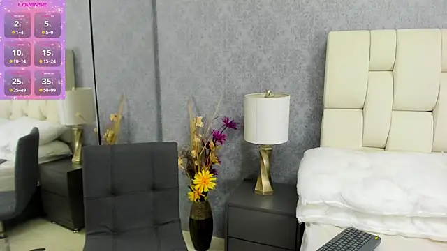 Snapshot of Luna_Bella3 chatting on October 31, 2025, 11:11 am Luna Bella3 online show from October 31, 2025, 11:11 am