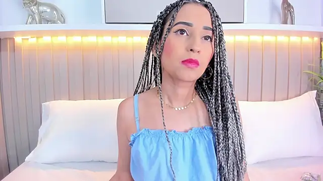 violett rabbit  online show from November 7, 2025, 9:04 pm