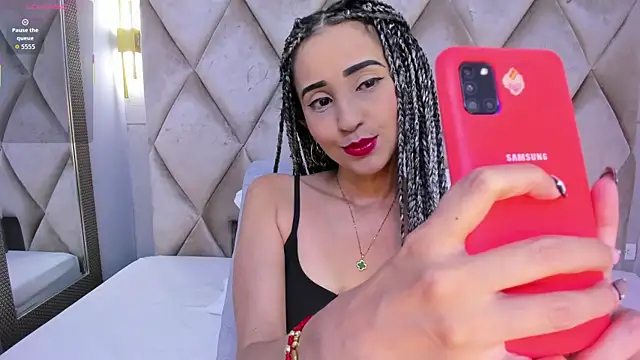 violett rabbit  online show from November 27, 2025, 8:22 pm