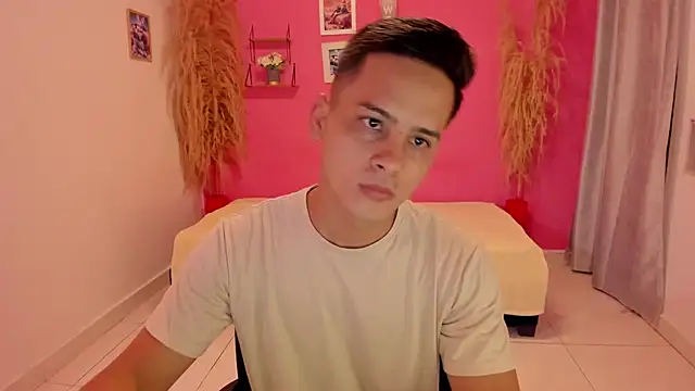 elmasmas01 online show from November 7, 2025, 12:49 pm