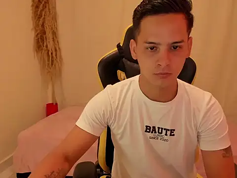 elmasmas01 online show from January 15, 2026, 2:10 pm