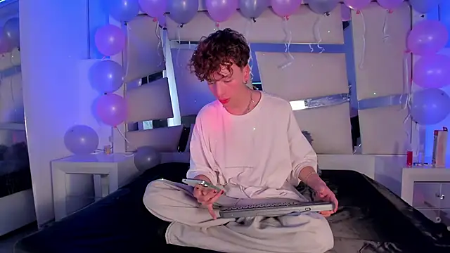 Snapshot of Genesis_ask chatting on October 27, 2025, 3:21 am Genesis ask online show from October 27, 2025, 3:21 am