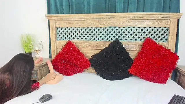 Cassandra Armani online show from February 24, 2026, 3:37 am