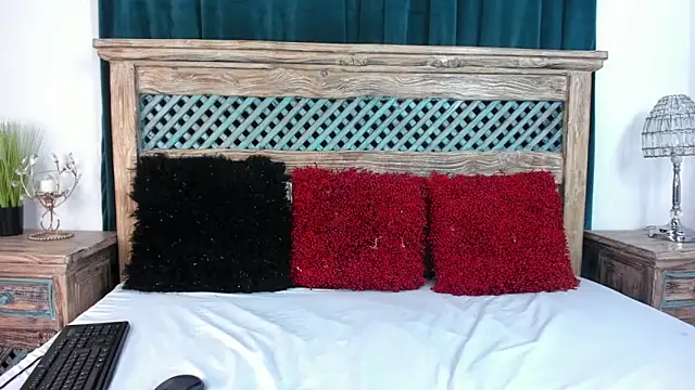 Cassandra Armani online show from February 25, 2026, 1:59 am