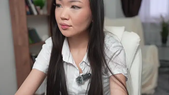 OnieClose online show from December 14, 2025, 7:36 am