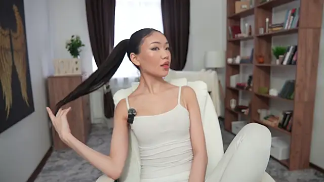 OnieClose online show from December 15, 2025, 8:07 am