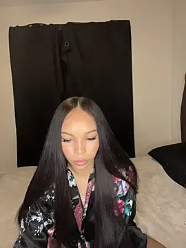 nikkiloveee online show from November 6, 2025, 12:00 am