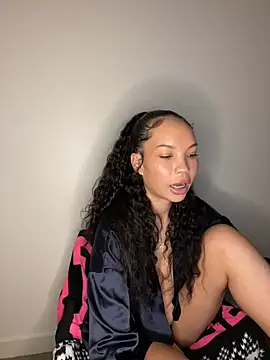 nikkiloveee online show from November 24, 2025, 6:24 am