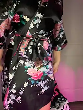 nikkiloveee online show from December 17, 2025, 7:14 am