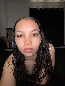 nikkiloveee online show from August 1, 2026, 5:23 pm