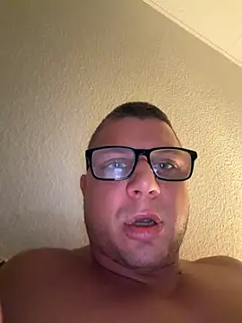 Snapshot of PolishBoy1995 chatting on October 26, 2025, 3:23 am PolishBoy1995 online show from October 26, 2025, 3:23 am