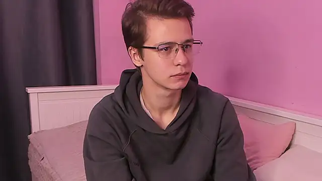 NuvyLace online show from October 28, 2025, 1:47 pm