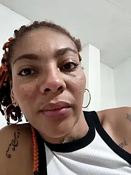 Snapshot of leona_sumiza chatting on October 28, 2025, 8:33 pm leona sumiza online show from October 28, 2025, 8:33 pm