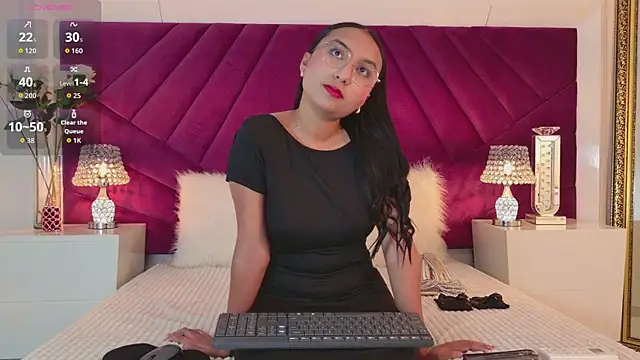 Snapshot of MiahDiRose chatting on October 30, 2025, 12:39 pm MiahDiRose online show from October 30, 2025, 12:39 pm